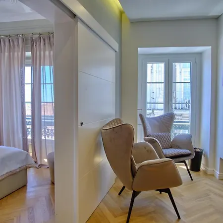 Glamorous And Alfama Riverview شقة *