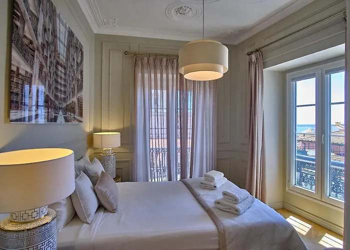 Glamorous And Alfama Riverview شقة *