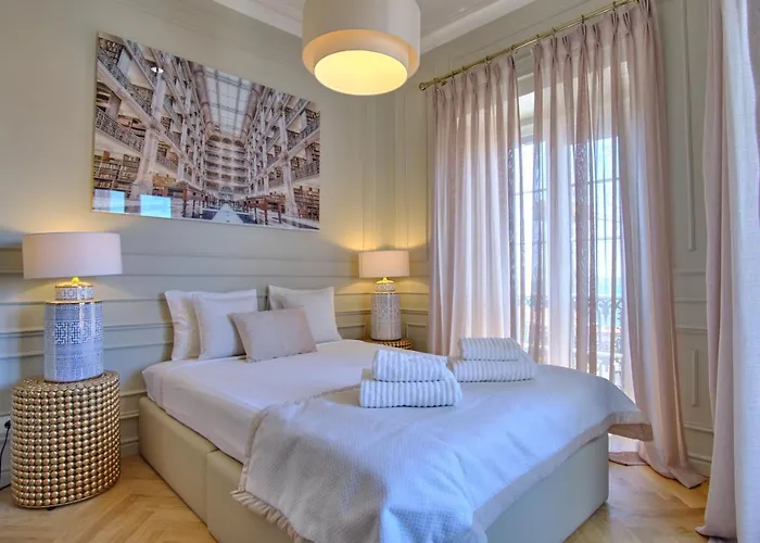 Glamorous And Alfama Riverview