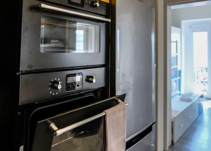 Glamorous And Alfama Riverview شقة *